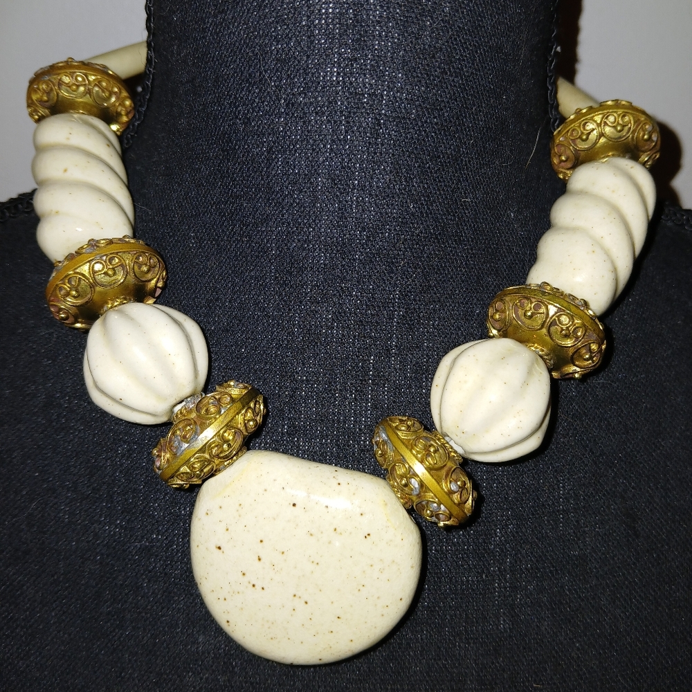 Vintage 70’s Marble Cream Lucite Necklace/ Lucite CollierSummer  18inch  S1 112